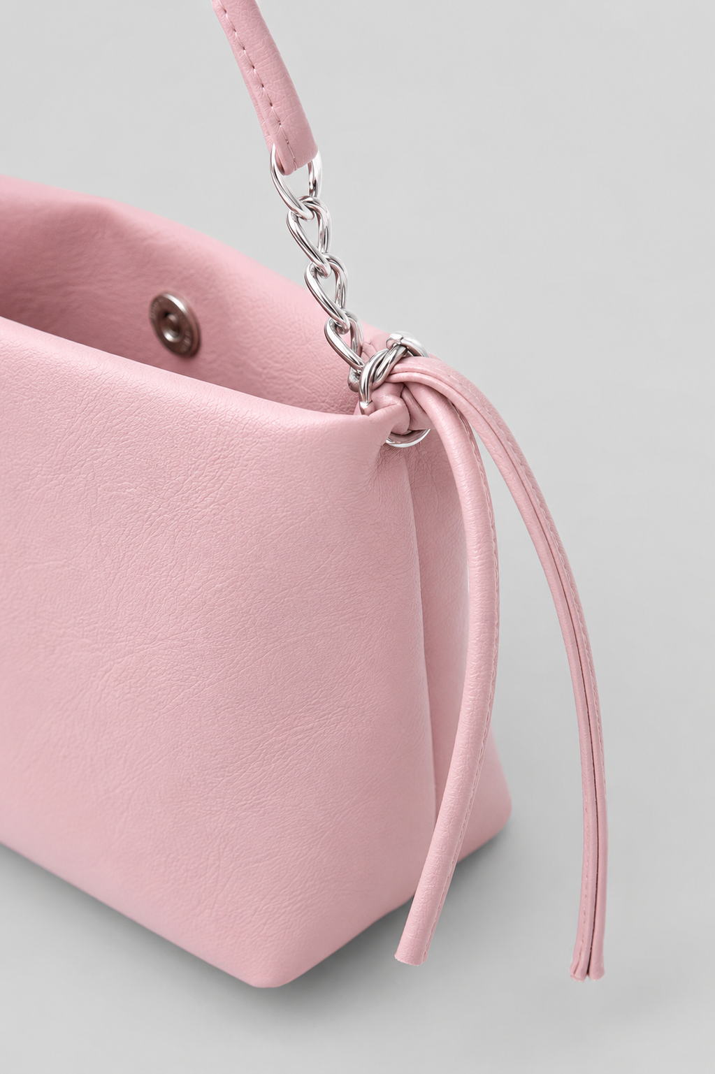 Bella Zincirli ve Püsküllü Çapraz Çanta Pembe